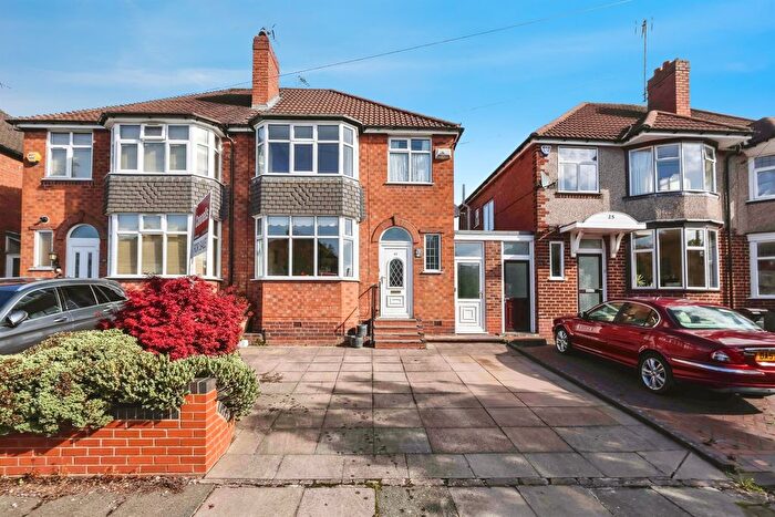 3 Bedroom Semi-Detached House For Sale In Glyn Road, Quinton, Birmingham, B32