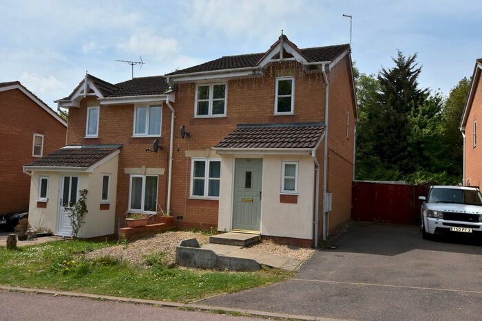 3 Bedroom Semi-Detached House To Rent In Backley Close, Kettering, NN15