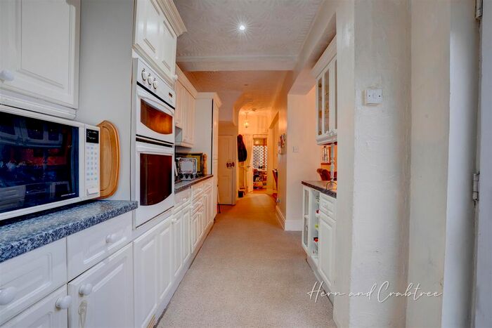 3 Bedroom End Of Terrace House For Sale In Corporation Road, Grangetown, Cardiff, CF11