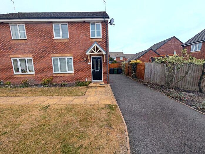 3 Bedroom Semi-Detached House To Rent In Cygnet Avenue, Nuneaton, CV10