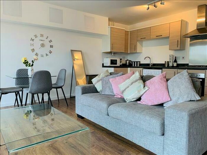 1 Bedroom Flat To Rent In Knightsbridge Court, Blackburn Street, M3