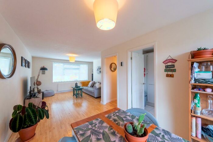 2 Bedroom Terraced House To Rent In Speen Hill Close, Newbury, RG14