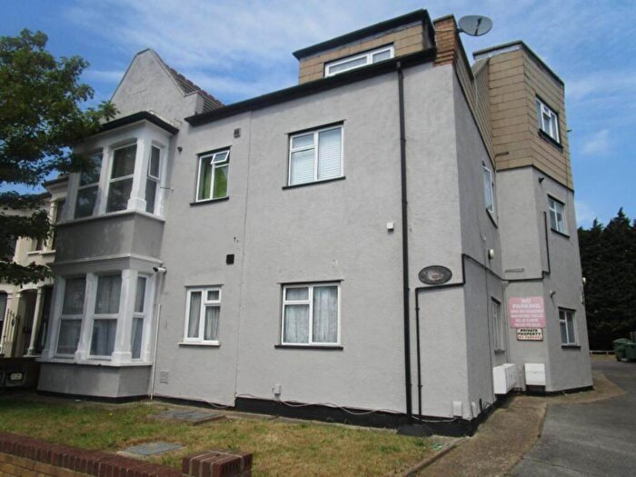 1 Bedroom Flat To Rent In Lancaster Gardens, Southend On Sea, SS1