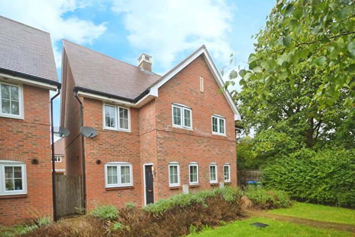 2 Bedroom End Of Terrace House For Sale In Beeches Way, Faygate, RH12
