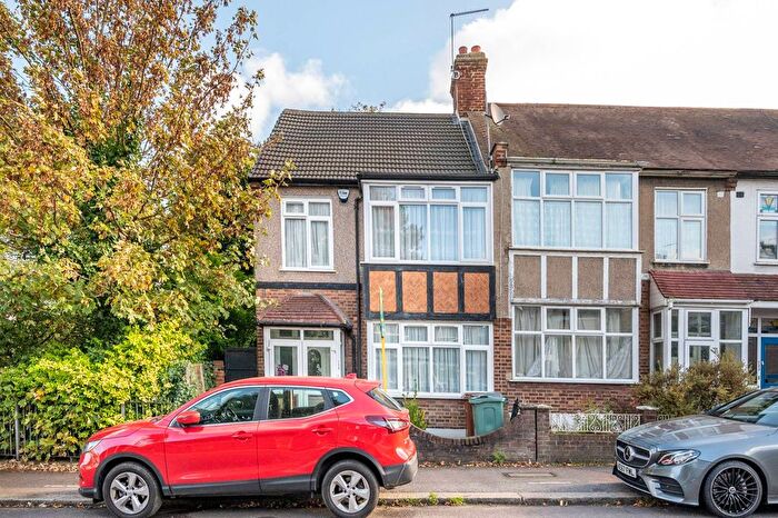 3 Bedroom End Terrace House For Sale In Winchester Road, Highams Park, London, E4