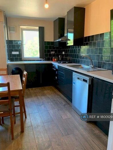 4 Bedroom Maisonette To Rent In Bromfield Court, London, SE16