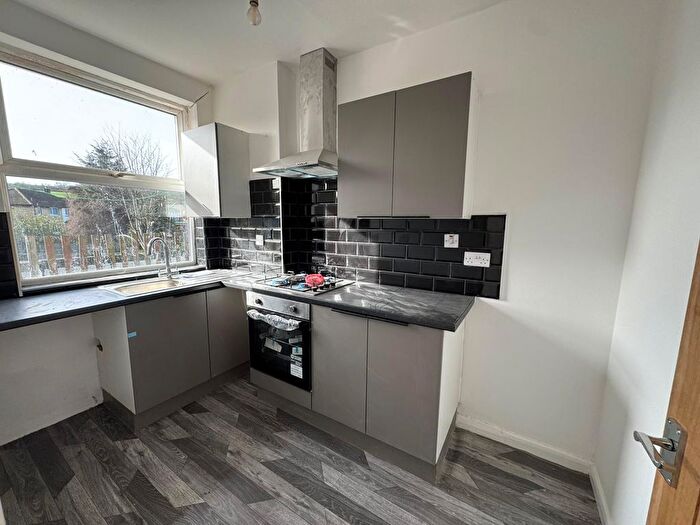 2 Bedroom Flat To Rent In The Parade, Bingley, BD16