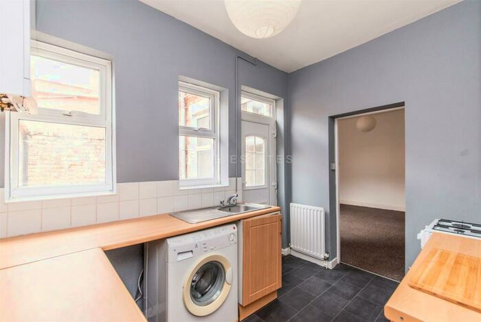 1 Bedroom Flat To Rent In Helmsley Road, Sandyford, Newcastle Upon Tyne, NE2
