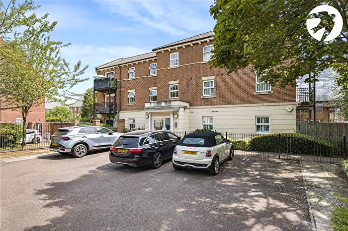 2 Bedroom Flat For Sale In Empire Walk, Greenhithe, Kent, DA9