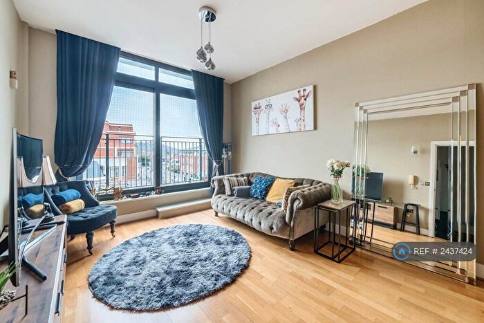 2 Bedroom Flat To Rent In Liberty House, Chertsey, KT16