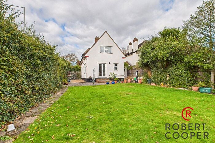 2 Bedroom Detached House For Sale In Old Hatch Manor, Ruislip, HA4