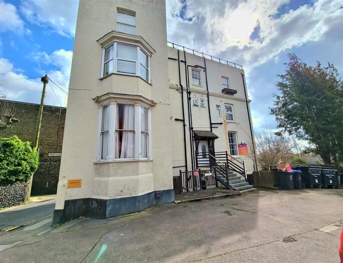 1 Bedroom Flat To Rent In Crow Hill, Broadstairs, CT10