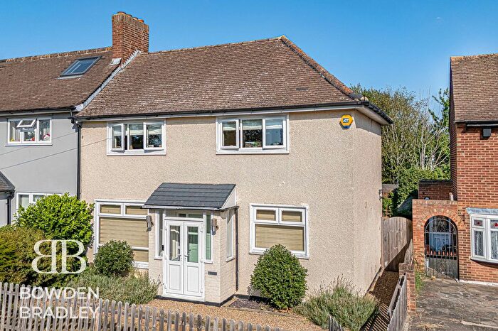 3 Bedroom End Terrace House For Sale In Hood Walk, Romford, RM7