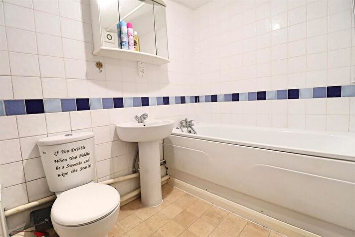 2 Bedroom Apartment To Rent In Silks Way, Braintree, CM7