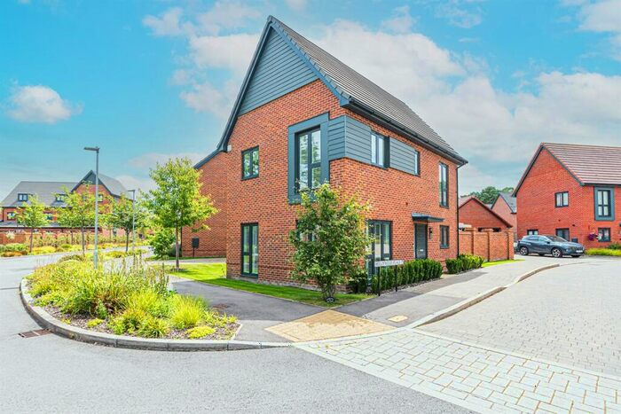 3 Bedroom Detached House To Rent In Hollywood Place, Crowthorne, RG45