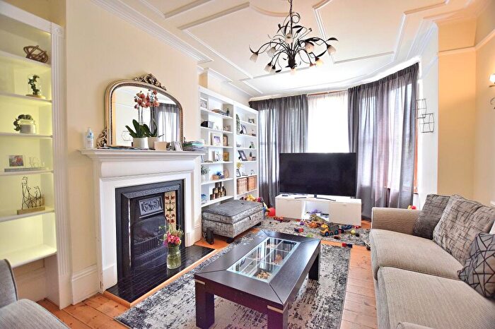 3 Bedroom End Of Terrace House For Sale In Riverway, London, Greater London., N13