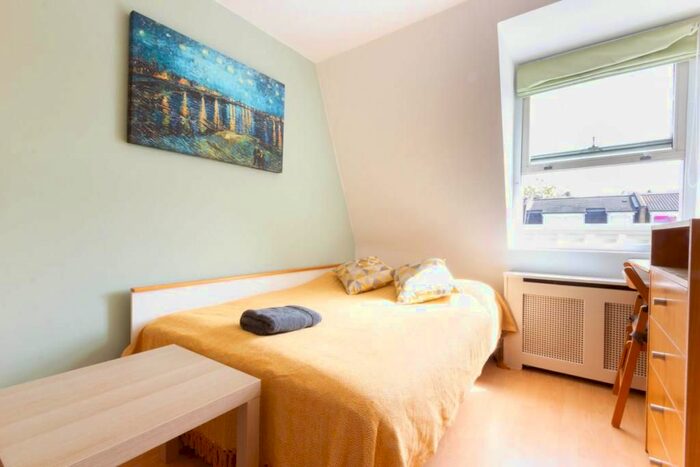 Studio To Rent In Penywern Road, Earls Court, London, SW5