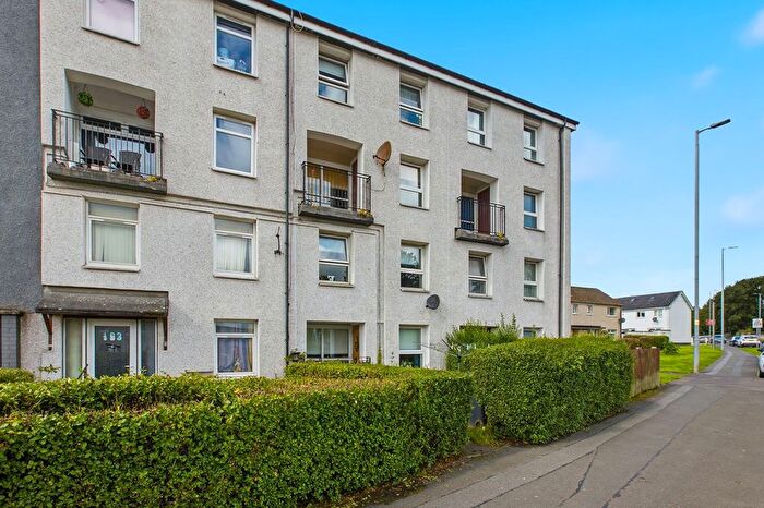 3 Bedroom Maisonette For Sale In Clippens Road, Linwood, PA3