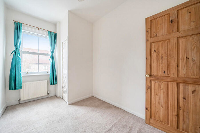 3 Bedroom Semi-Detached House For Sale In Woking Road, Guildford, GU1