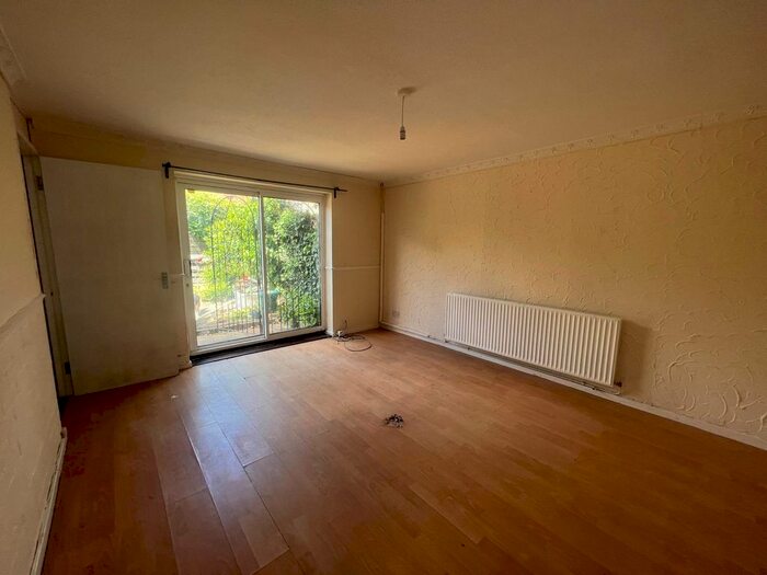 3 Bedroom Semi-Detached House To Rent In Primula Court, Basildon, SS15