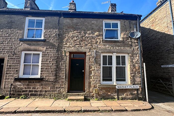 1 Bedroom Flat To Rent In Market Place, Chapel En Le Frith, SK23