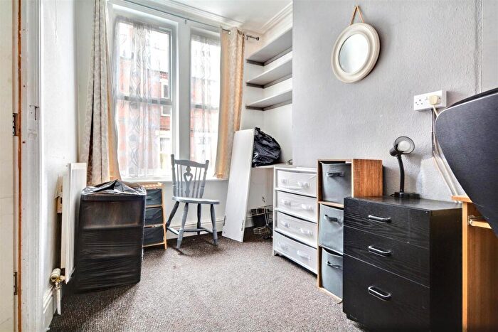 3 Bedroom Terraced House For Sale In Broxtowe Street, Nottingham, NG5