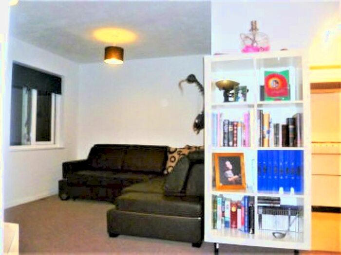 1 Bedroom Flat To Rent In Barnfield Close, Earlsfield, London, SW17