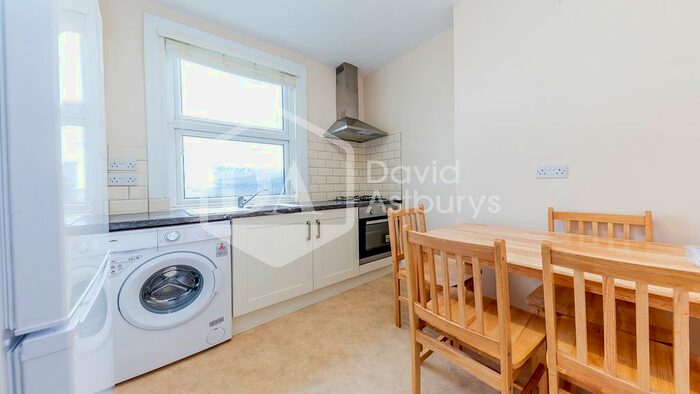 3 Bedroom Flat To Rent In Palace Gates Road, Alexandra Park Alexandra Palace, London N22