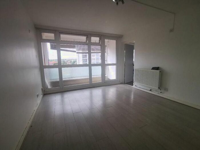 1 Bedroom Flat To Rent In Coopersale Close, Woodford Green, IG8