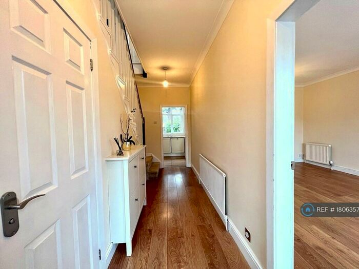 4 Bedroom Semi-Detached House To Rent In Cedar Park, Vicars Cross, Chester, CH3