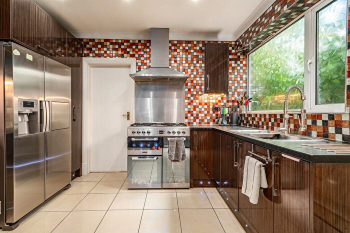 7 Bedroom Detached House For Sale In Broadway, Peterborough, PE1