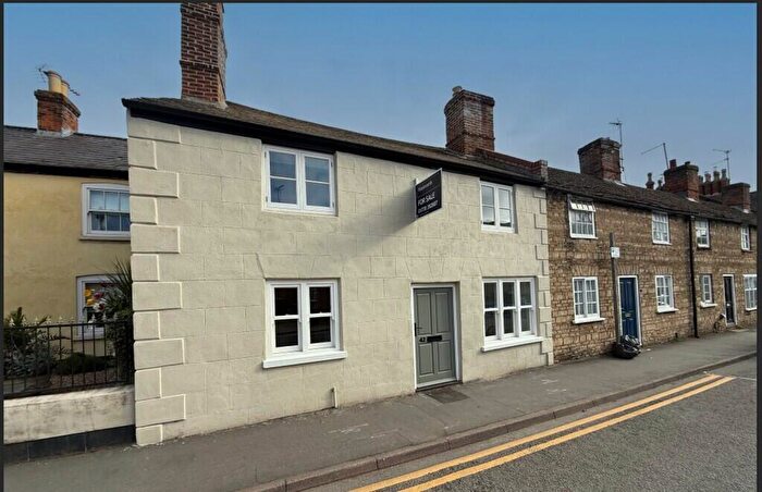 3 Bedroom End Of Terrace House For Sale In West Street, Bourne, PE10
