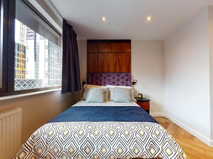 2 Bedroom Apartment To Rent In Apt, Live Oasis Wade Lane #, LS2