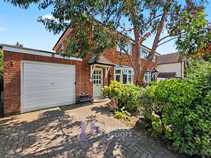 3 Bedroom Semi-Detached House For Sale In Butt Lane Close, Hinckley, LE10