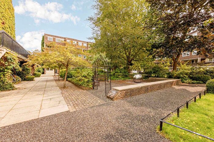 3 Bedroom Flat To Rent In Otho Court, Brentford Dock, TW8