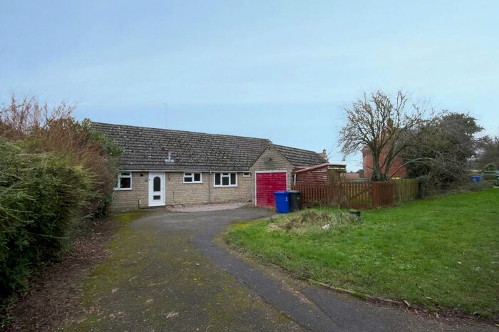 Detached Bungalow For Sale In Brackley Road, Croughton, NN13