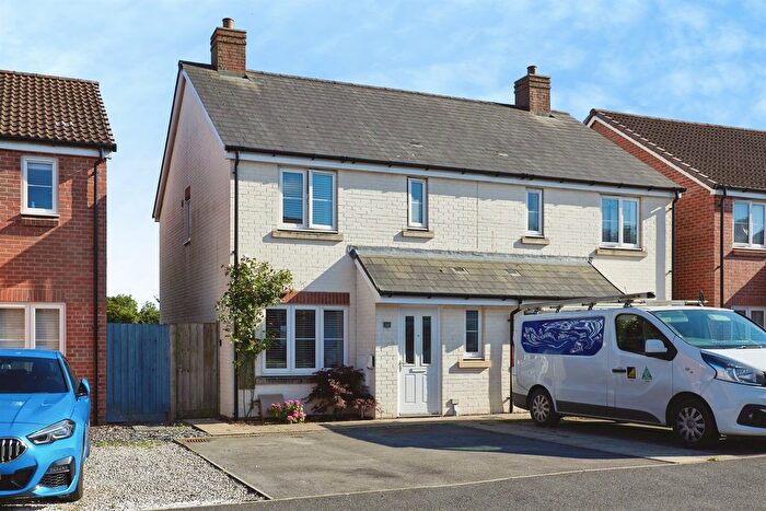 3 Bedroom Semi-Detached House For Sale In Snowdrop Wynde, Shaftesbury, SP7