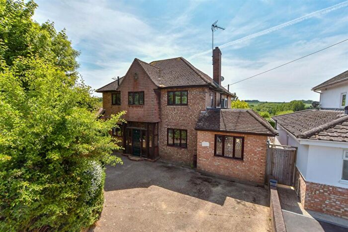 5 Bedroom Detached House For Sale In Tonbridge Road, Wateringbury, Kent, ME18