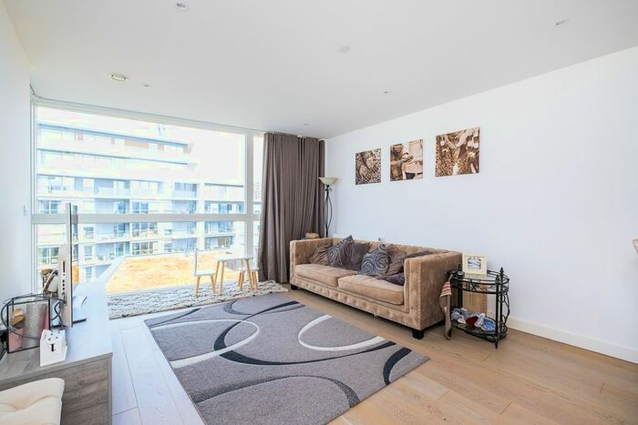2 Bedroom Flat To Rent In River Gardens Walk, Greenwich, SE10