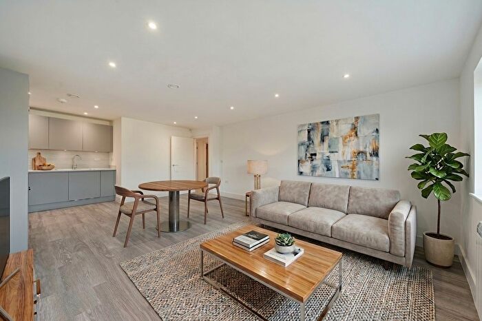 2 Bedroom Flat To Rent In Croydon Road, Beckenham, BR3