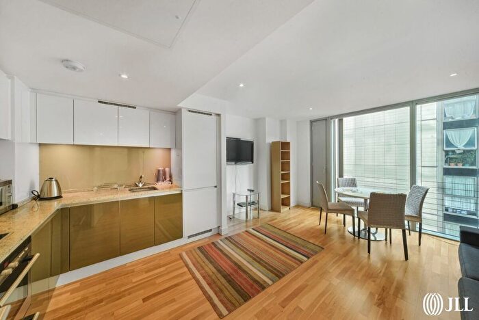 1 Bedroom Flat To Rent In Landmark West Tower, Marsh Wall, E14