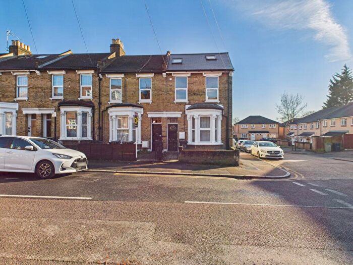 4 Bedroom Flat To Rent In Palace Road, London, N11