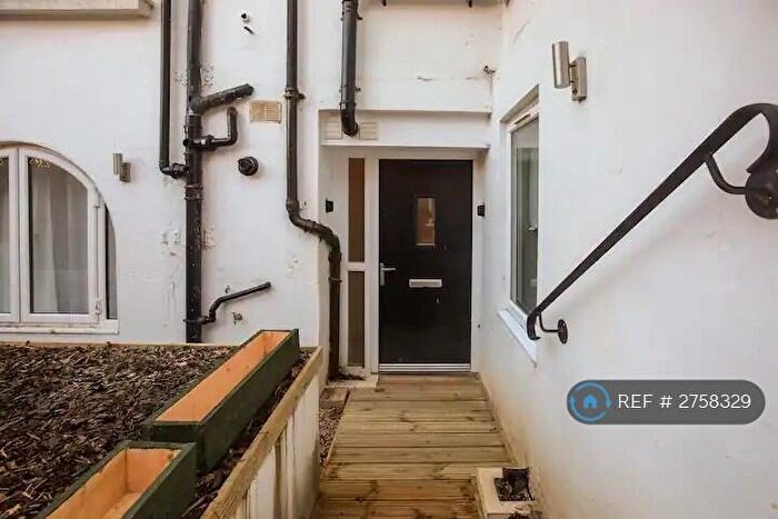 2 Bedroom Flat To Rent In Portsmouth Rd, Kingston Upon Thames, KT1