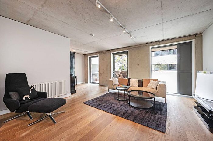 2 Bedroom Flat To Rent In Compton Street, Clerkenwell, London, EC1V