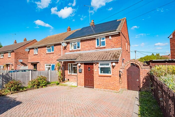 3 Bedroom Semi-detached House For Sale In Winton Crescent, Yateley, Hampshire, GU46