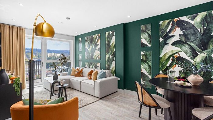 1 Bedroom Flat For Sale In Capital Interchange Way, Brentford, TW8