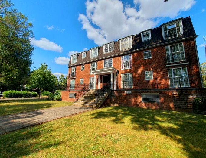 Flat To Rent In Anstey Lodge, Enfield, EN1