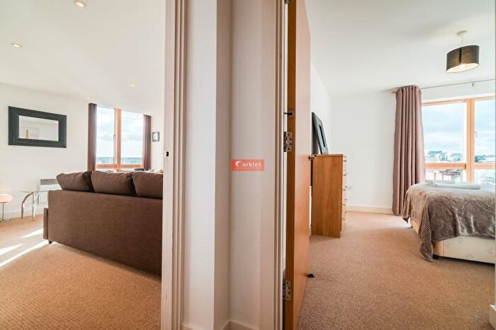 1 Bedroom Flat To Rent In Canal Wharf, Waterfront Walk, Waterfront Walk, B1