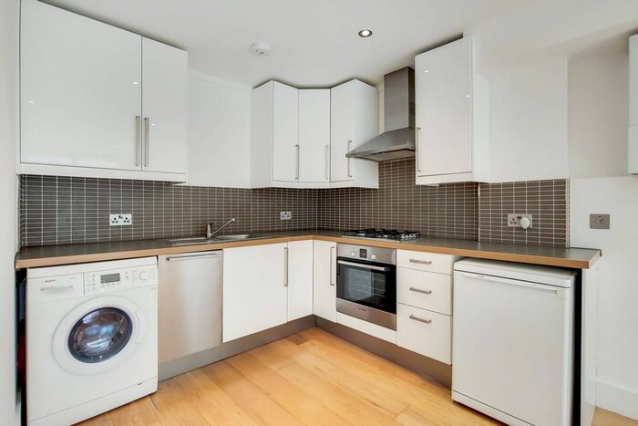1 Bedroom Flat To Rent In Holloway Road, Holloway, London, N7