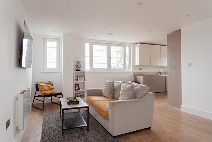 2 Bedroom Apartment For Sale In Victoria Road, Horley, RH6